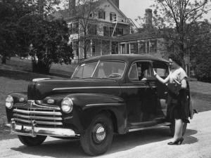 Ford Six-V8 Super Deluxe Fordor Sedan 1946 года